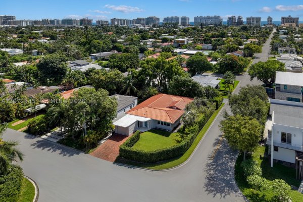 8901 Hawthorne Ave Surfside, FL 33154