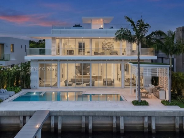 1844 Daytonia Rd Miami Beach, FL 33141
