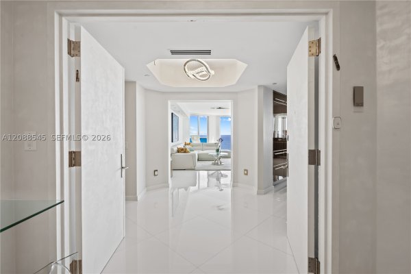 2711 S Ocean Dr #1902 Hollywood, FL 33019