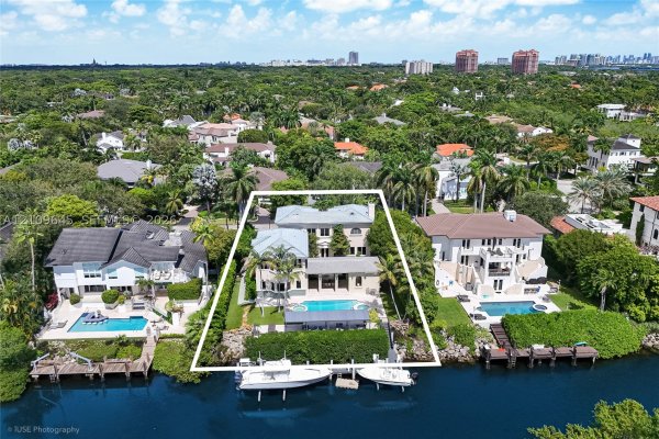 332 Costanera Rd Coral Gables, FL 33143
