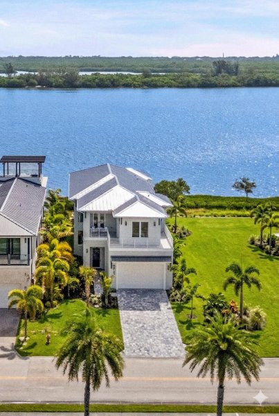 4842 S Harbor Vero Beach, FL 32967