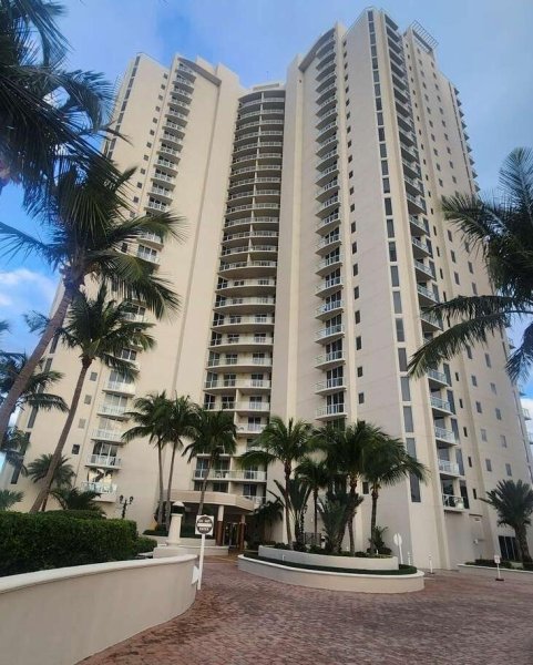 2700 N Ocean #2503a Riviera Beach, FL 33404