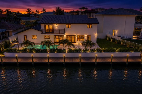 3711 NE 27th Lighthouse Point, FL 33064