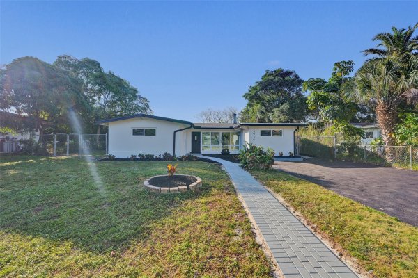 3024 SW 10th St Fort Lauderdale, FL 33312
