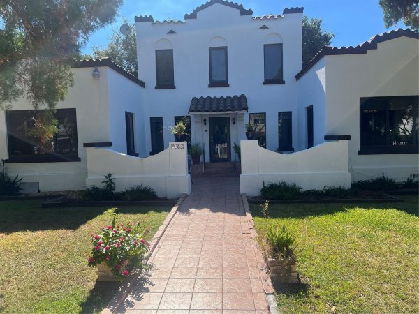 2152 SW 10th Miami, FL 33135