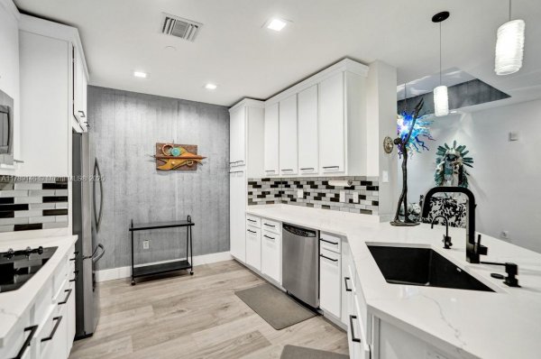 16101 Emerald Estates Dr #342 Weston, FL 33331