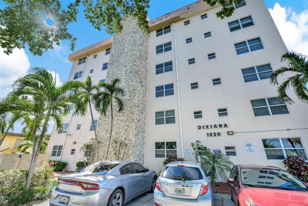 1830 Dixieanna St #506 Hollywood, FL 33020