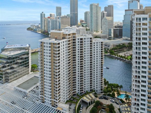 701 Brickell Key Blvd #1605 Miami, FL 33131