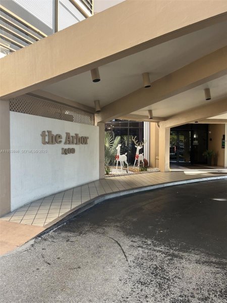 1400 Saint Charles Pl #323 Pembroke Pines, FL 33026