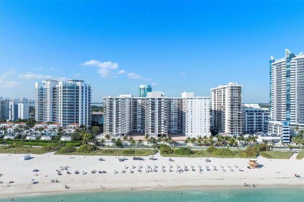 6039 Collins Ave #1104 Miami Beach, FL 33140