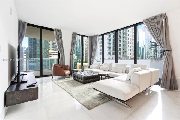 1010 Brickell Ave #1405 Miami, FL 33131