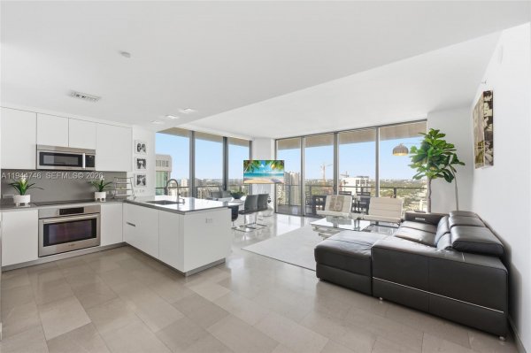 88 SW 7th St #2302 Miami, FL 33130