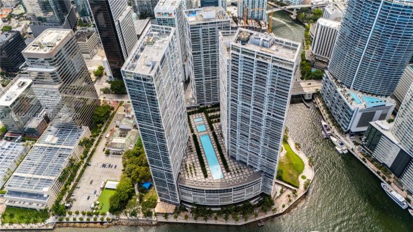 465 Brickell Ave #417 Miami, FL 33131
