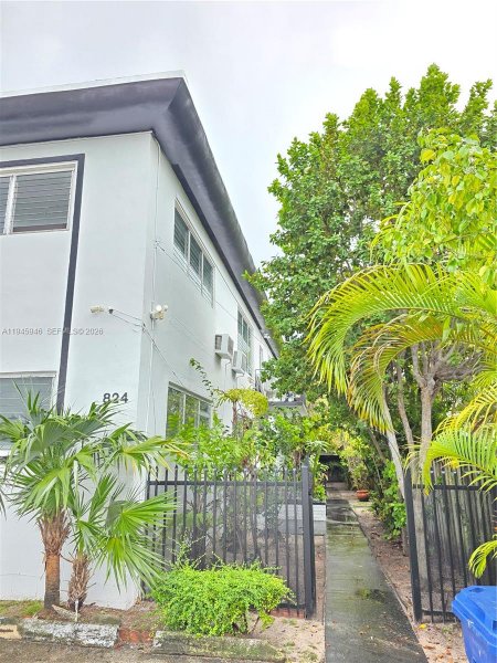 824 82nd St #4 Miami Beach, FL 33141