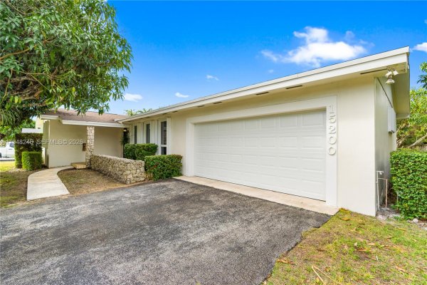 15200 SW 84th Ave Palmetto Bay, FL 33157