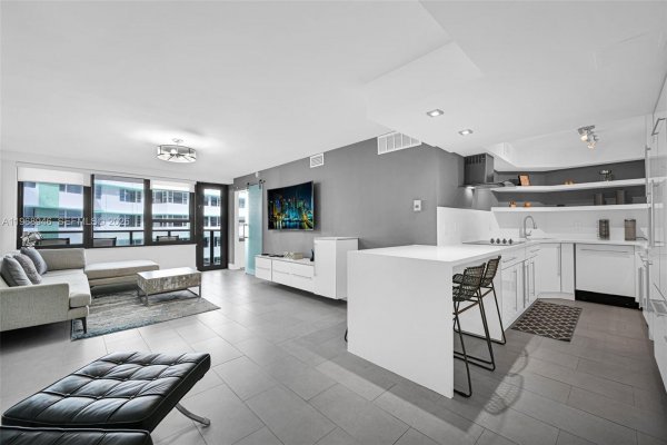 5225 Collins Ave #714 Miami Beach, FL 33140