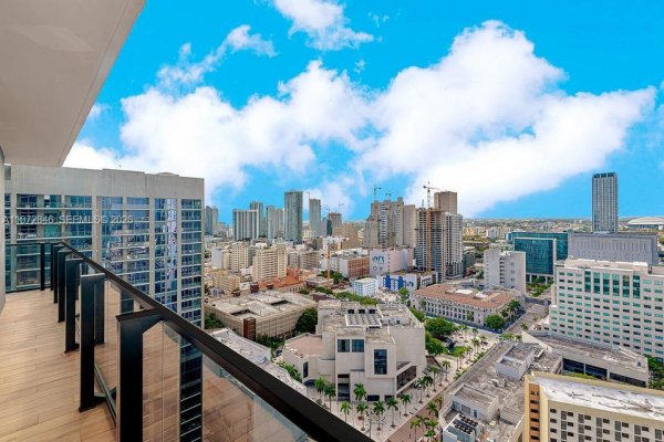 398 NE 5th St #2418 Miami, FL 33132