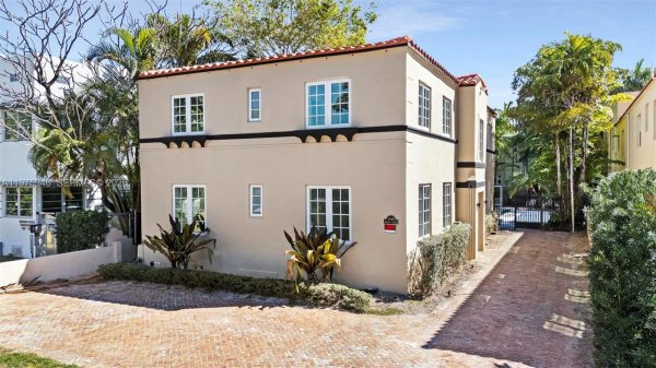 1545 Meridian Ave Miami Beach, FL 33139