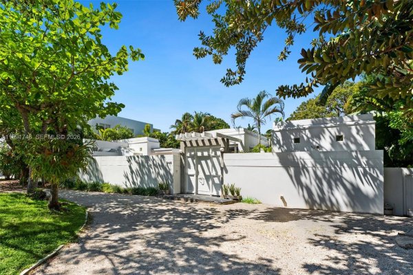 346 Gulf Rd Key Biscayne, FL 33149
