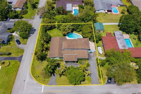 14590 SW 84th Ct Palmetto Bay, FL 33158