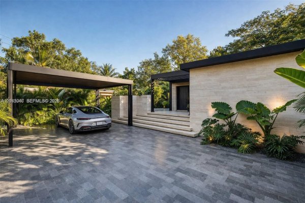 3522 William Ave Miami, FL 33133