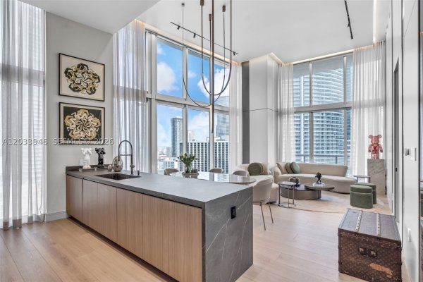 475 Brickell Ave #2215 Miami, FL 33131