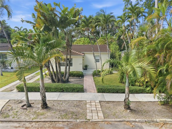 2355 Overbrook St Miami, FL 33133