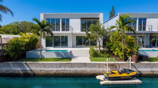 605 SW 12th Fort Lauderdale, FL 33312