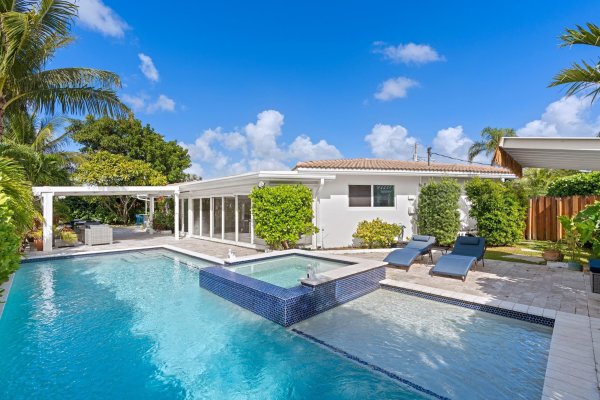 391 SE 7th Pompano Beach, FL 33060