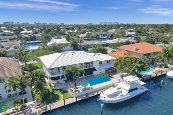 2875 NE 25th Ct Fort Lauderdale, FL 33305
