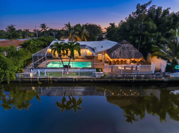 421 SW 18th St Pompano Beach, FL 33060