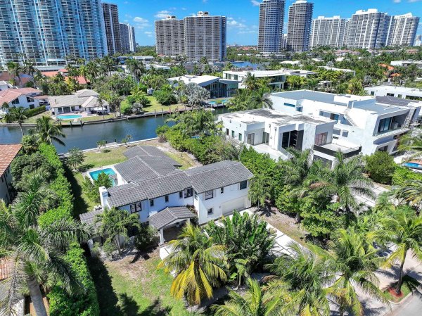 354 Golden Bch Dr Golden Beach, FL 33160