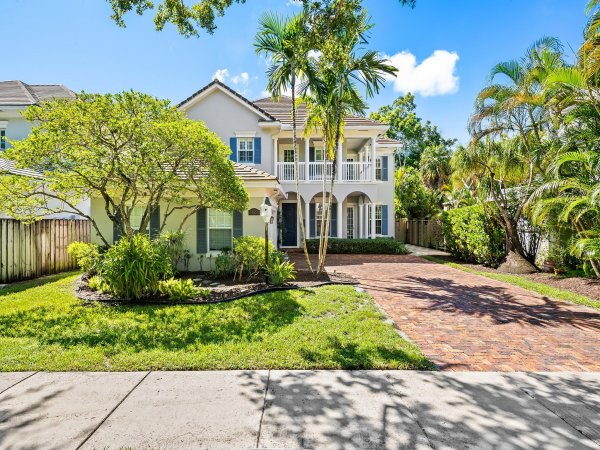 810 SE 5th Ct Fort Lauderdale, FL 33301