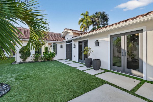 105 W Tarpon Jupiter, FL 33477