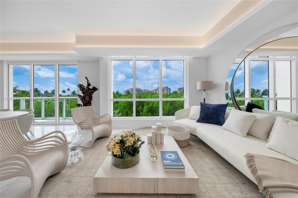 100 S Pointe Dr #TH-13 Miami Beach, FL 33139 100 S Pointe Dr #TH-13 Miami Beach, FL 33139