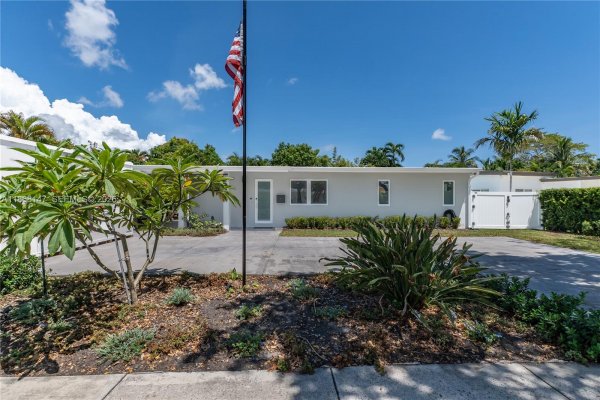 1945 S Hibiscus Dr North Miami, FL 33181