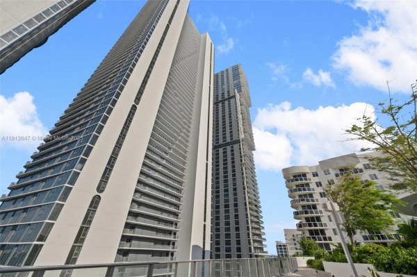 700 NE 24th St #5606 Miami, FL 33137