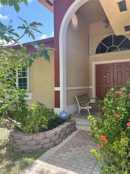 232 SW 7th Ave Hallandale Beach, FL 33009