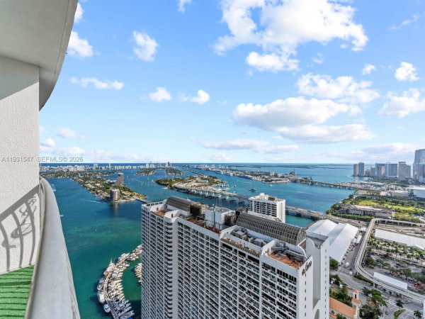 1750 N Bayshore Dr #5208 Miami, FL 33132