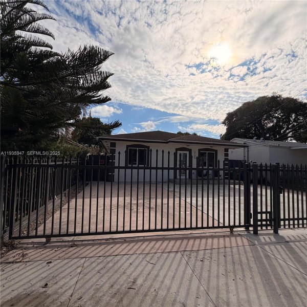 3140 NW 60th St Miami, FL 33142