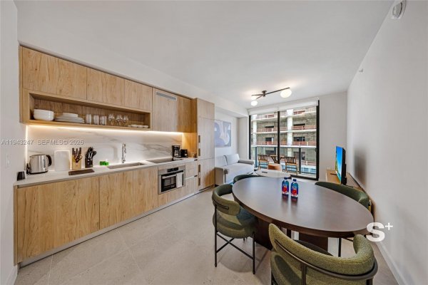 11 NE 6th St #2903 Miami, FL 33132