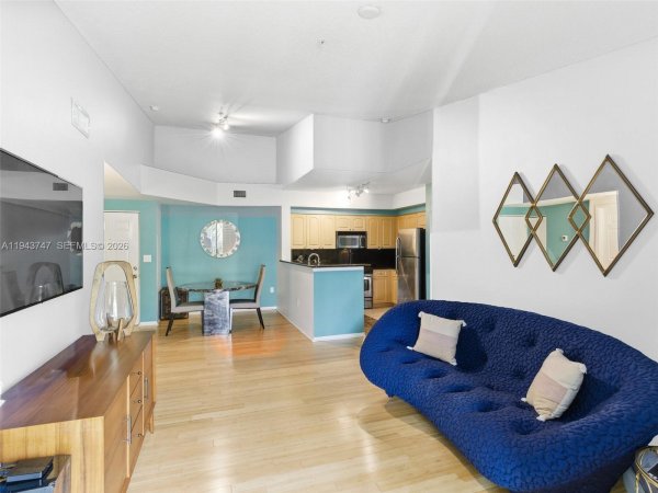 6861 SW 44th St #304 Miami, FL 33155