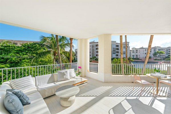 715 Crandon Blvd #305 Key Biscayne, FL 33149
