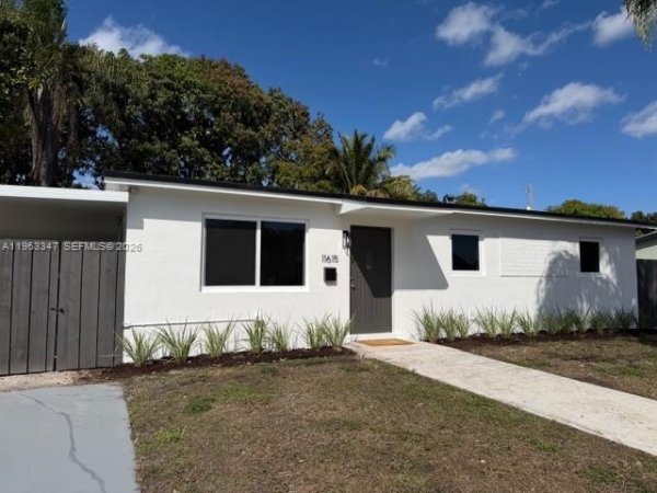 11615 SW 142nd St Miami, FL 33176