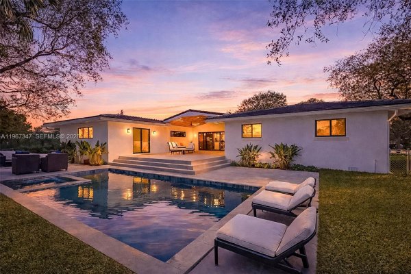 12940 SW 73rd Ave Pinecrest, FL 33156