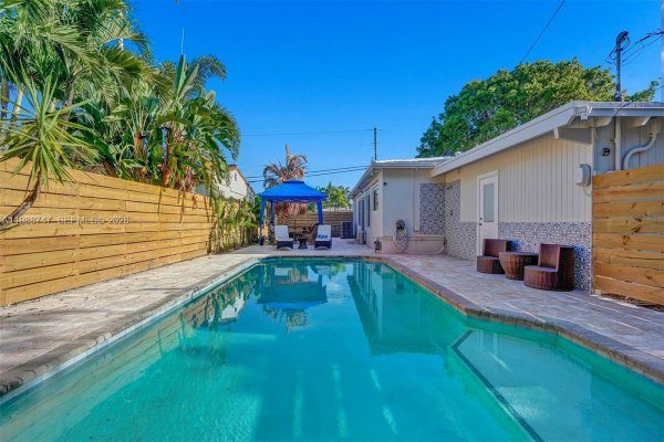 1800 N Victoria Park Rd Fort Lauderdale, FL 33305