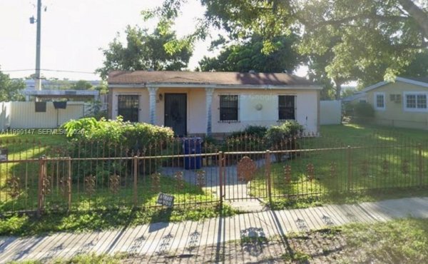 16401 NW 17th Ct Miami Gardens, FL 33054
