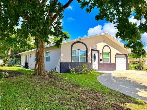 1555 NW 6th Ave Pompano Beach, FL 33060