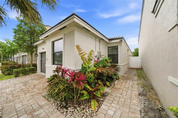 3384 NW 5th St Pompano Beach, FL 33069