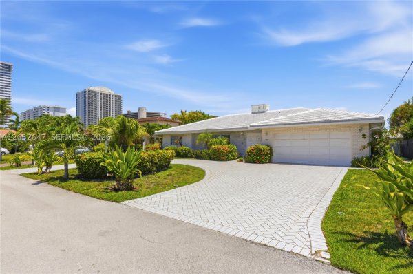 8 Castle Hbr Is Fort Lauderdale, FL 33308